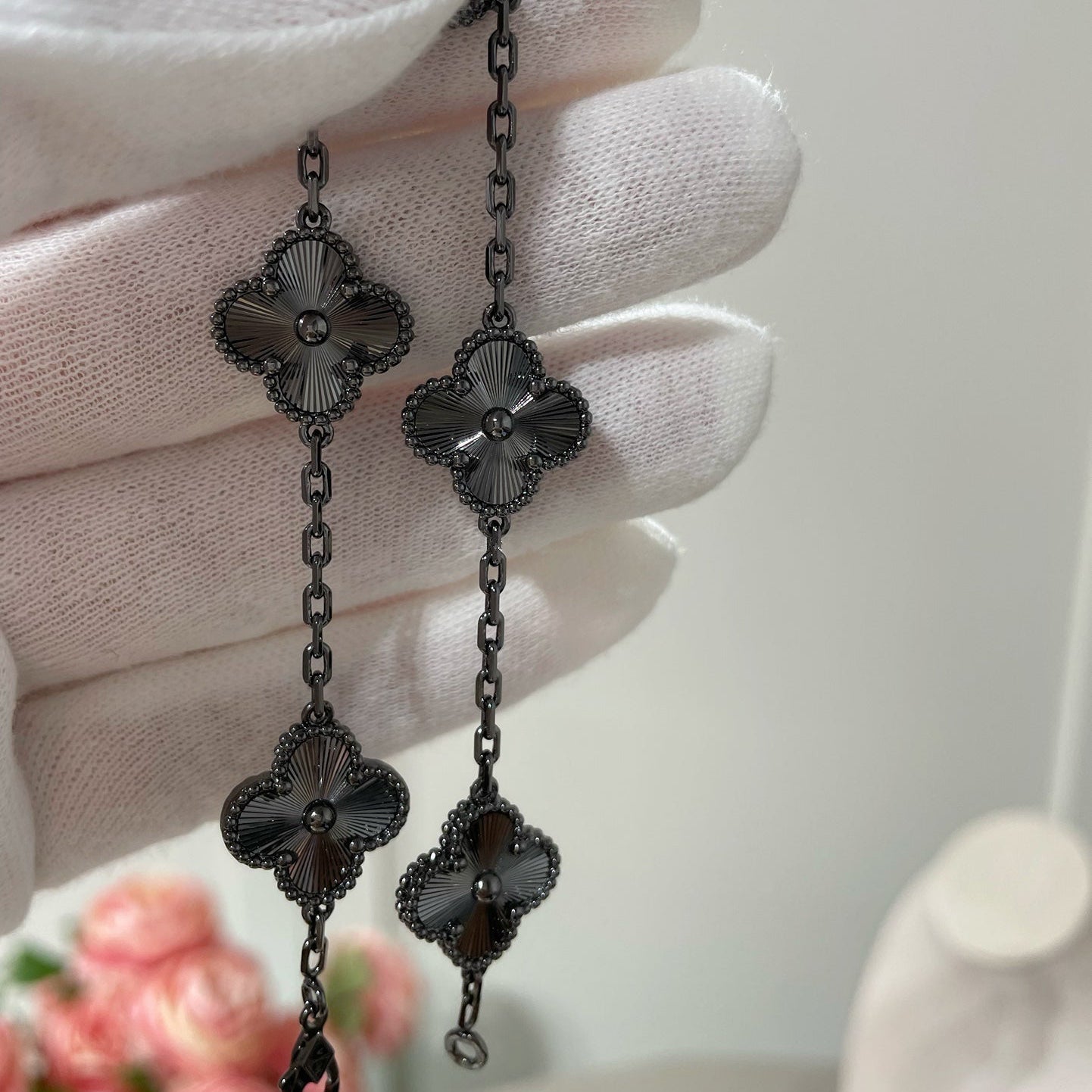 [✨ROSE💎]CLOVER 5 MOTIF BLACK BRACELET