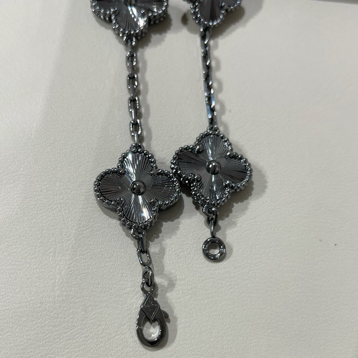 [✨ROSE💎]CLOVER 5 MOTIF BLACK BRACELET