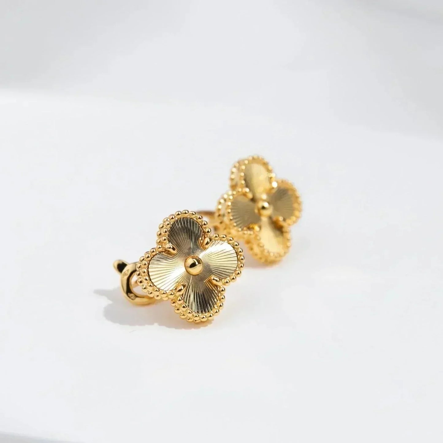 [✨ROSE💎]CLOVER MEDIUM 1 MOTIFS LASER EARRINGS