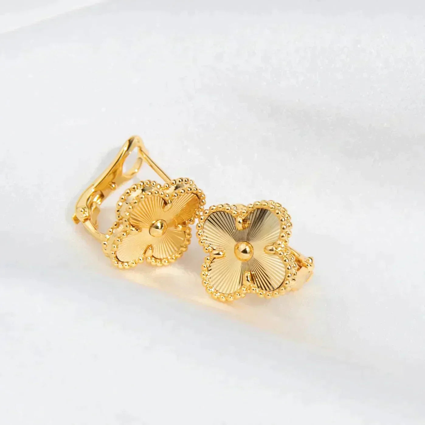 [✨ROSE💎]CLOVER MEDIUM 1 MOTIFS LASER EARRINGS