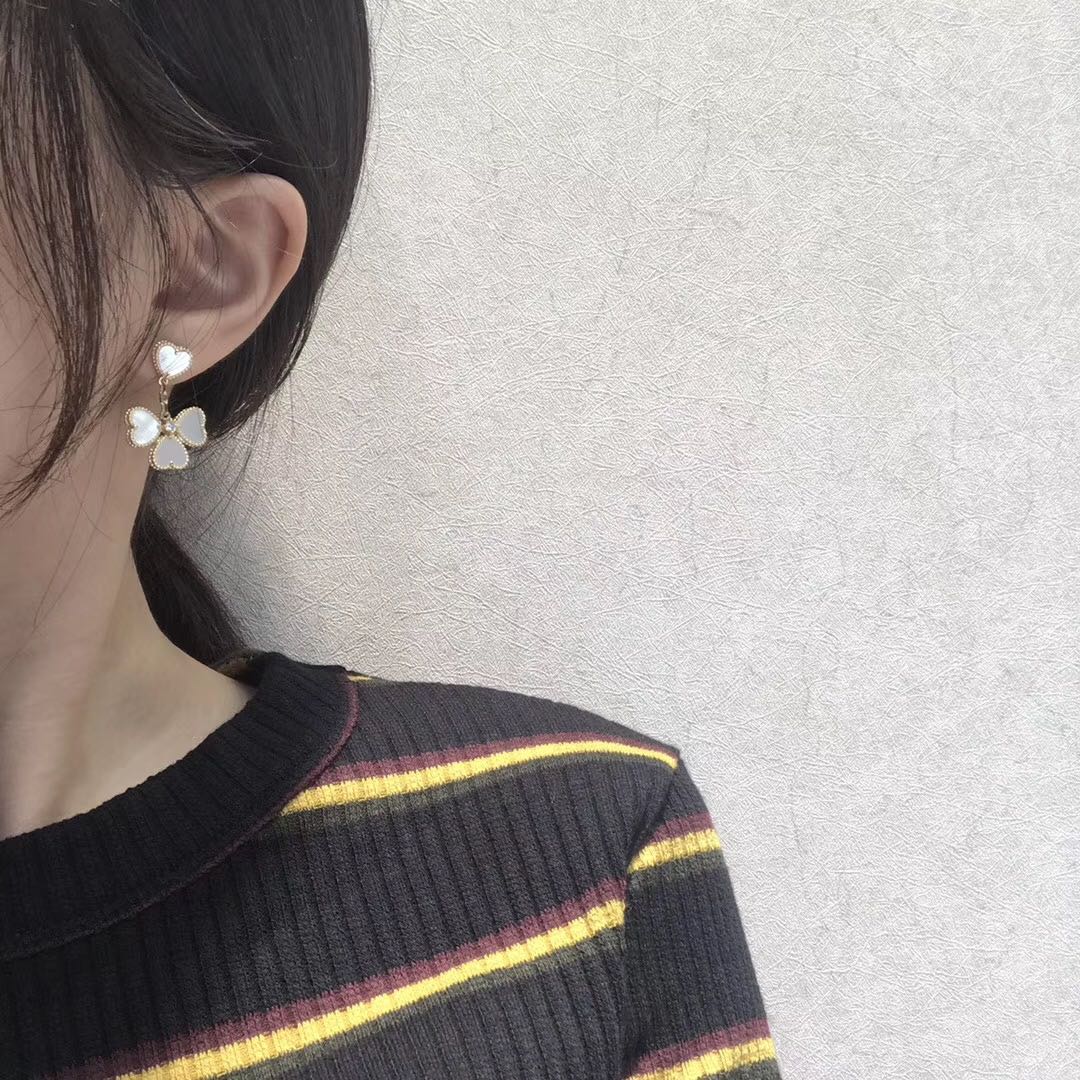 [✨ROSE💎]CLOVER SWEET WHITE MOP EARRINGS