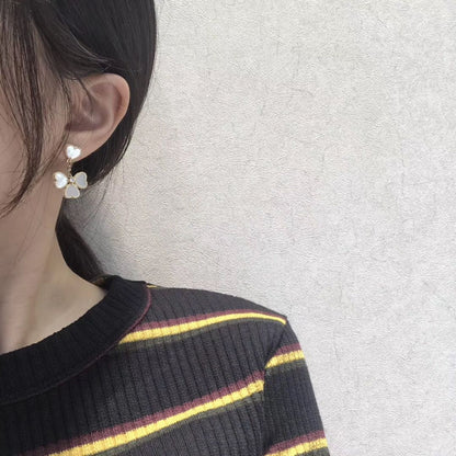 [✨ROSE💎]CLOVER SWEET WHITE MOP EARRINGS