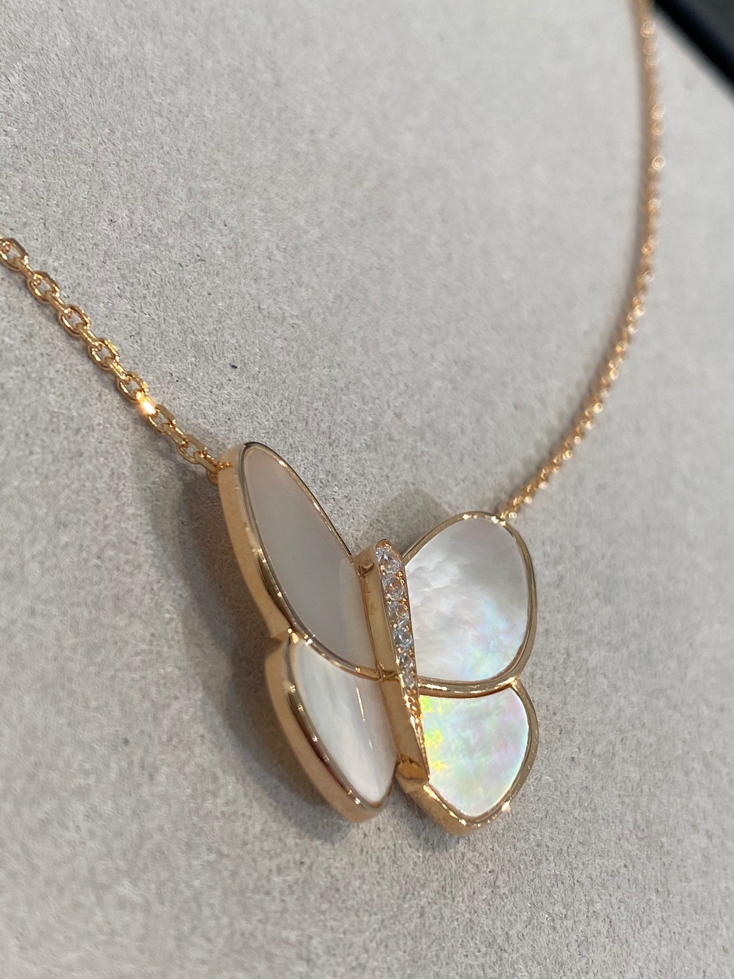 [✨ROSE💎]BUTTERFLY GOLD MOP DIAMOND NECKLACE