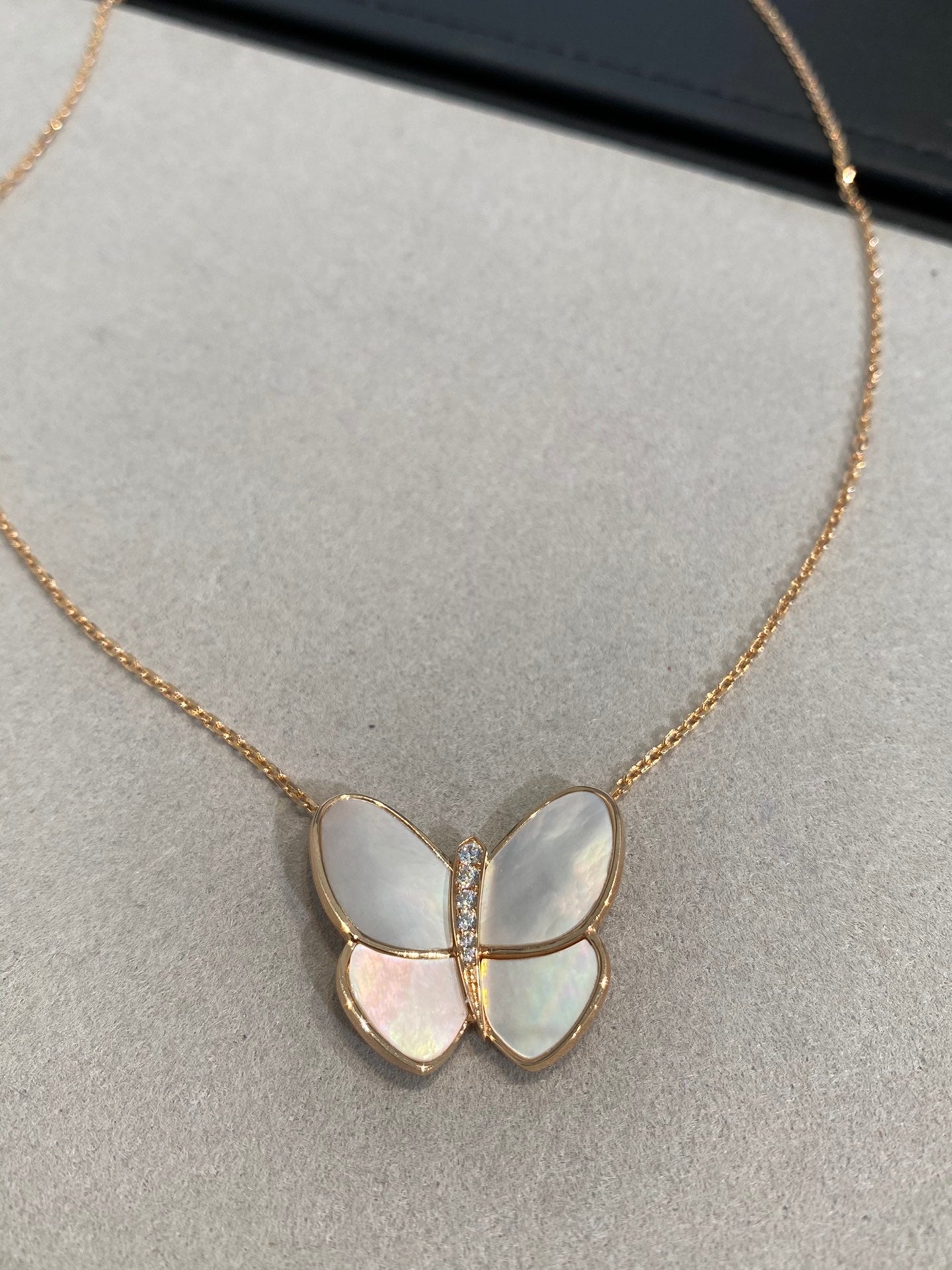 [✨ROSE💎]BUTTERFLY GOLD MOP DIAMOND NECKLACE