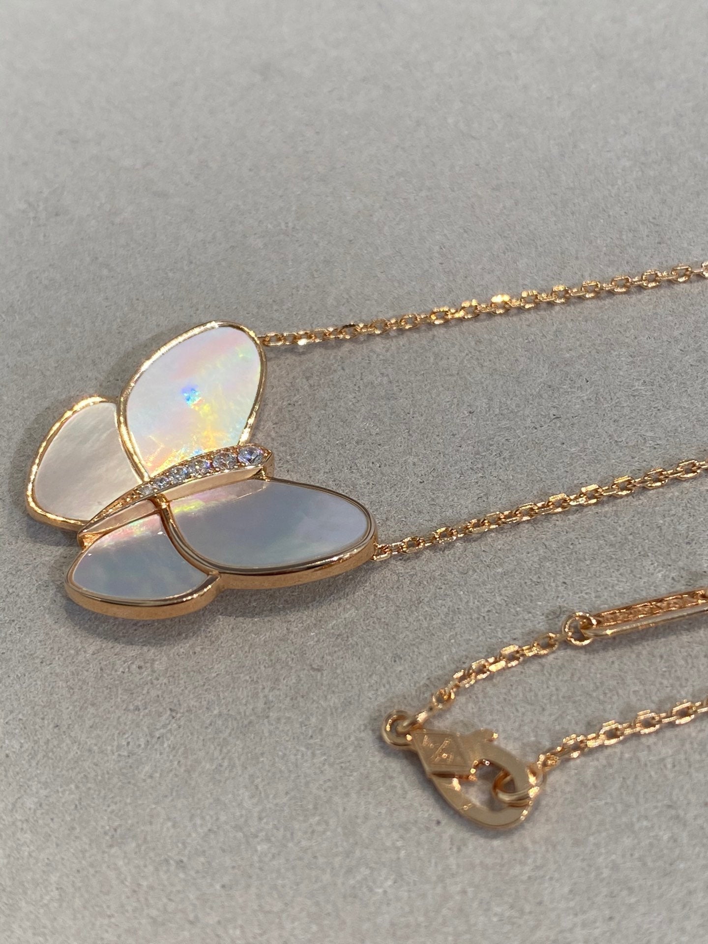 [✨ROSE💎]BUTTERFLY GOLD MOP DIAMOND NECKLACE