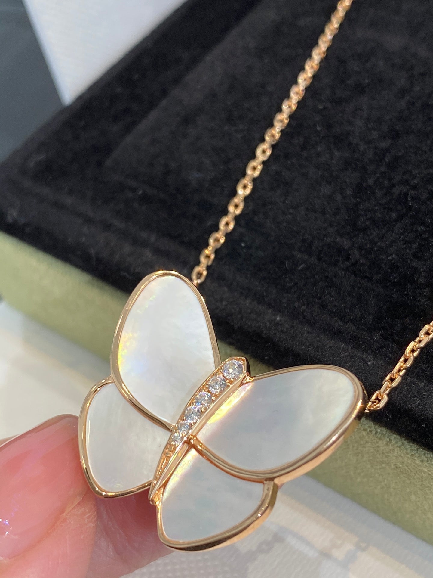 [✨ROSE💎]BUTTERFLY GOLD MOP DIAMOND NECKLACE