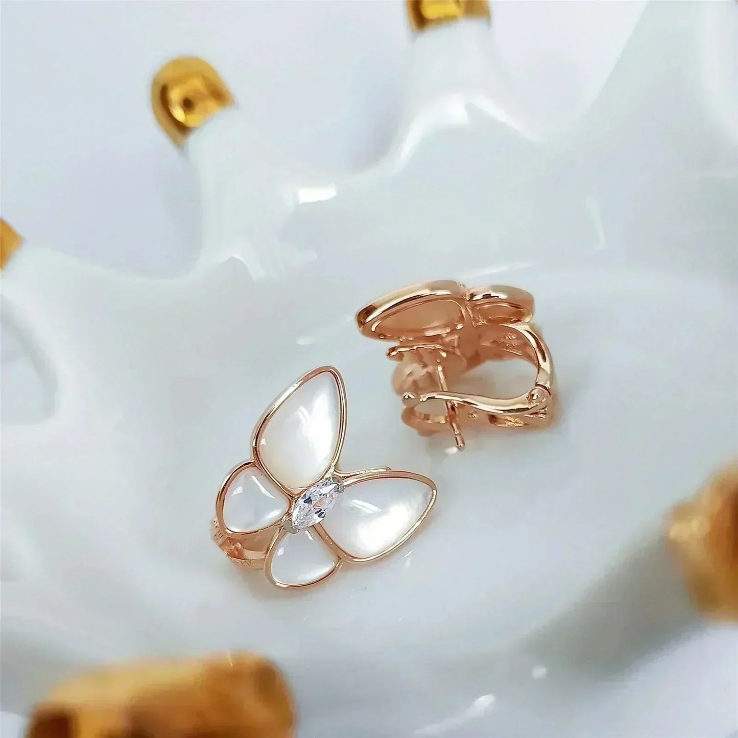 [✨ROSE💎]BUTTERFLY MOP DIAMOND EARRINGS