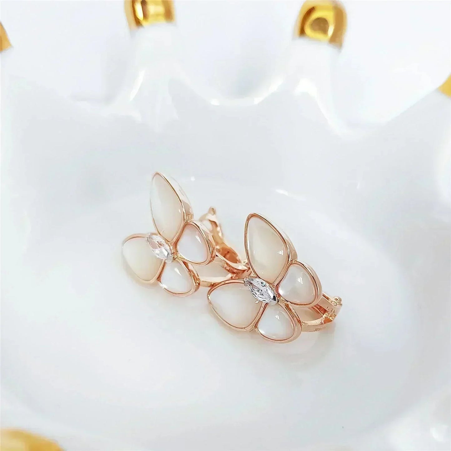 [✨ROSE💎]BUTTERFLY MOP DIAMOND EARRINGS