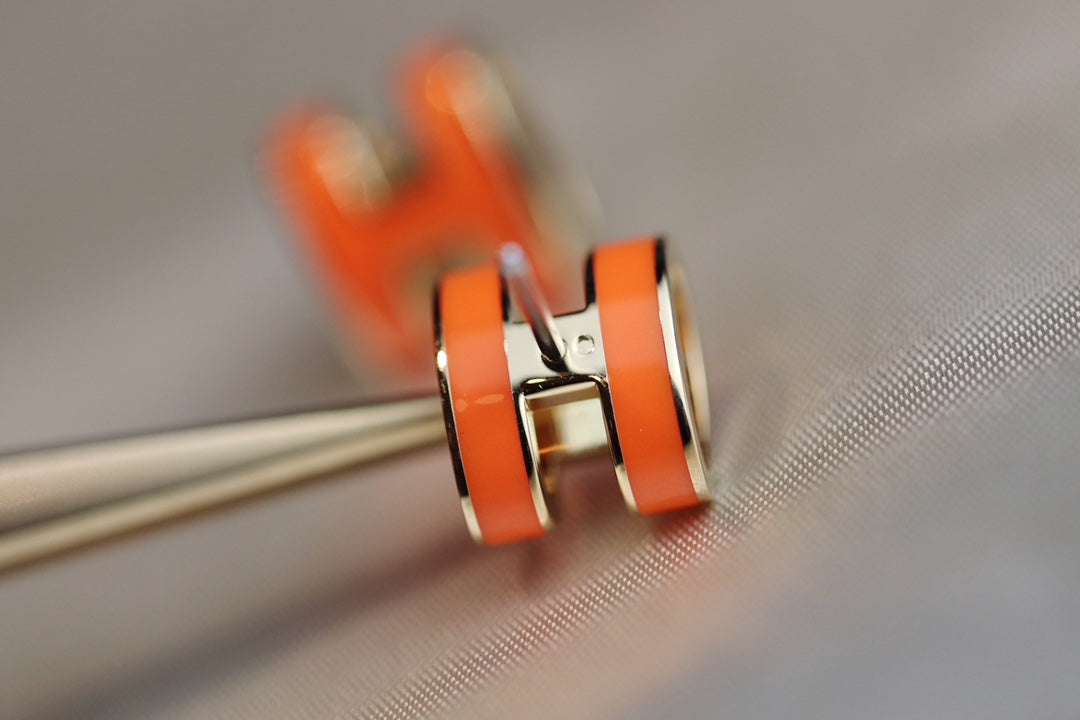 [✨ROSE💎]MINI POP H EARRINGS ORANGE