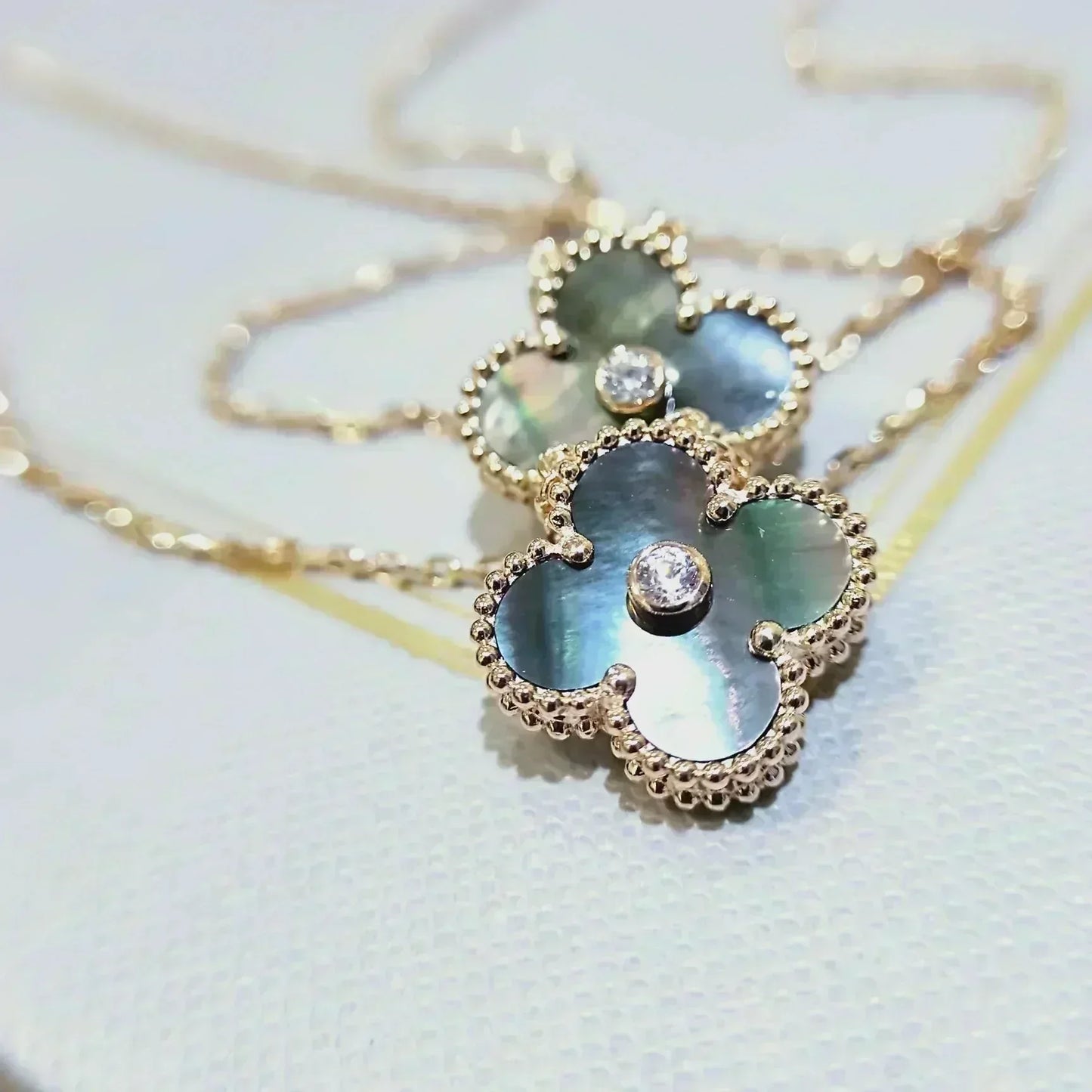 [✨ROSE💎]CLOVER 15MM DIAMOND AND MOTHER-OF-GREY NECKLACE
