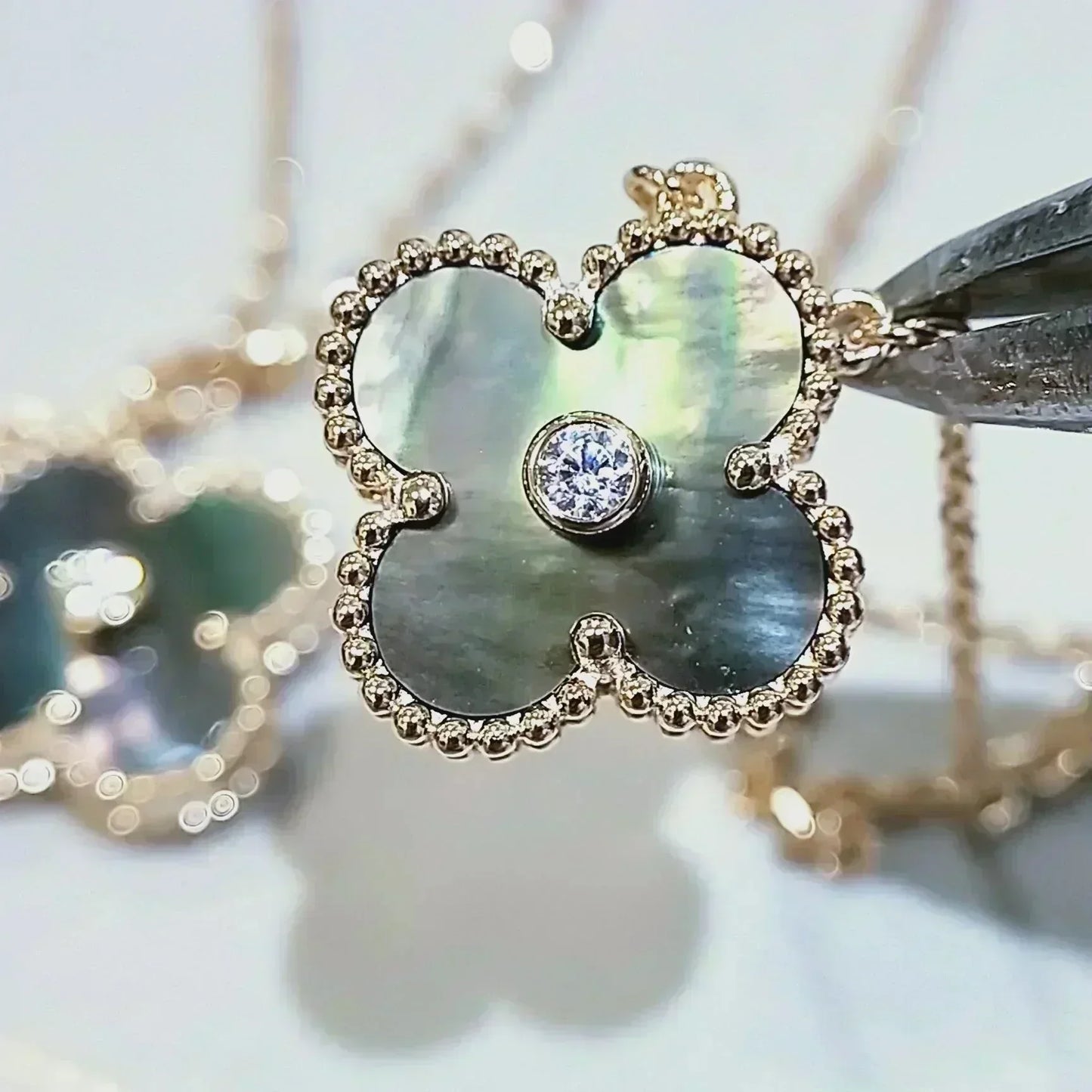 [✨ROSE💎]CLOVER 15MM DIAMOND AND MOTHER-OF-GREY NECKLACE