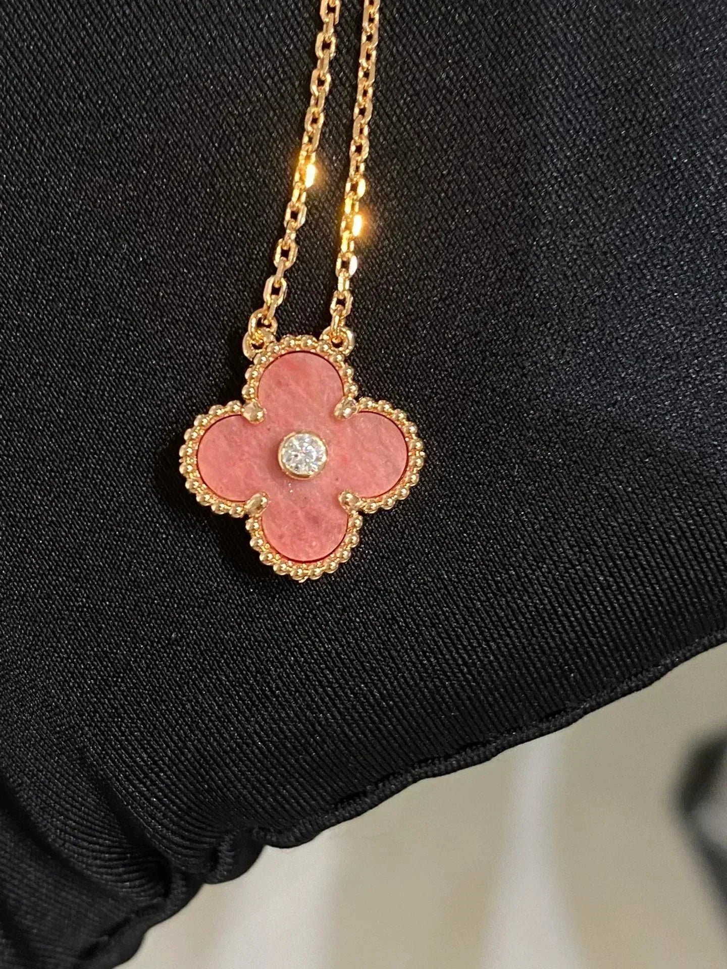[✨ROSE💎]CLOVER 15MM DIAMOND RHODONITE NECKLACE