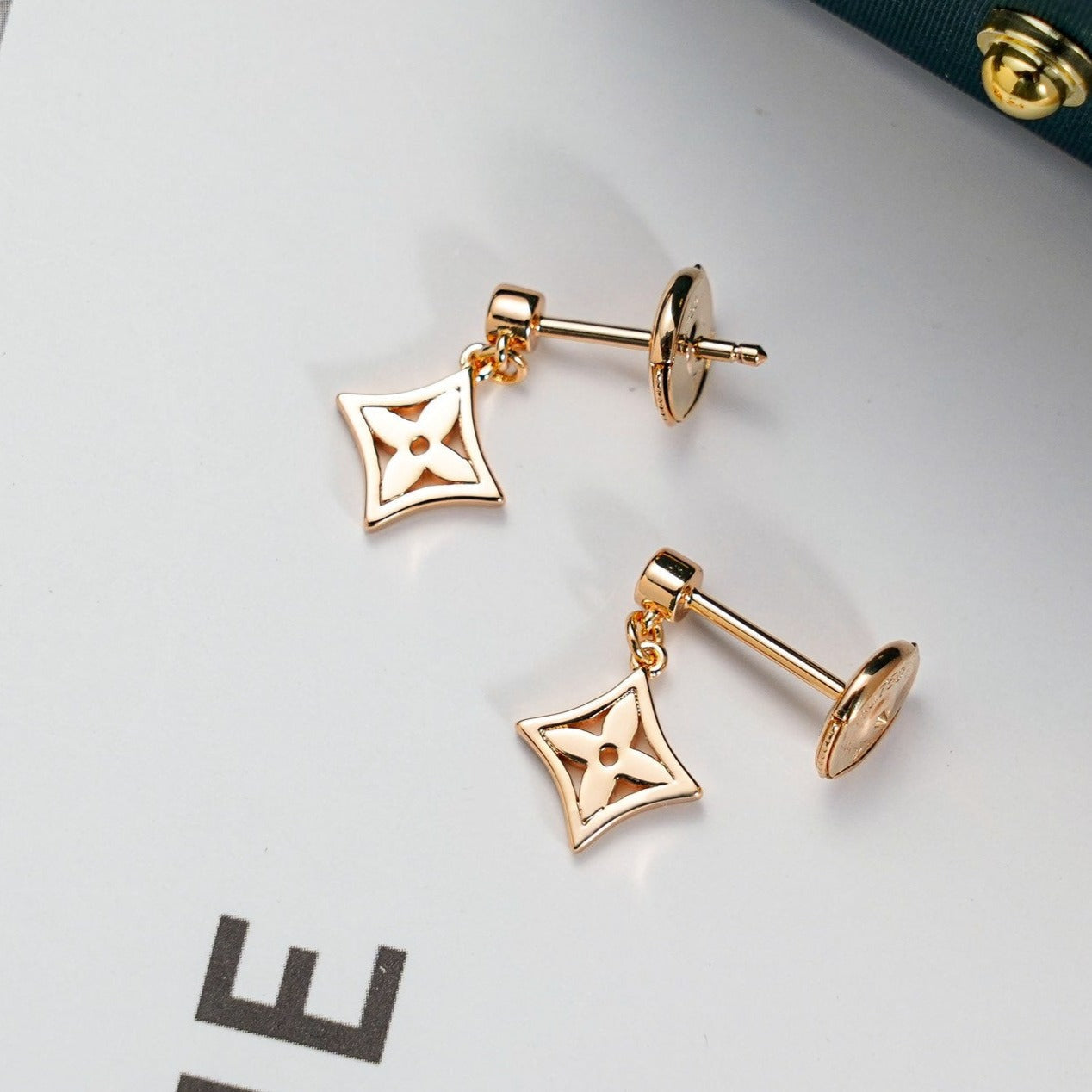[✨ROSE💎]STAR EARRINGS GOLD