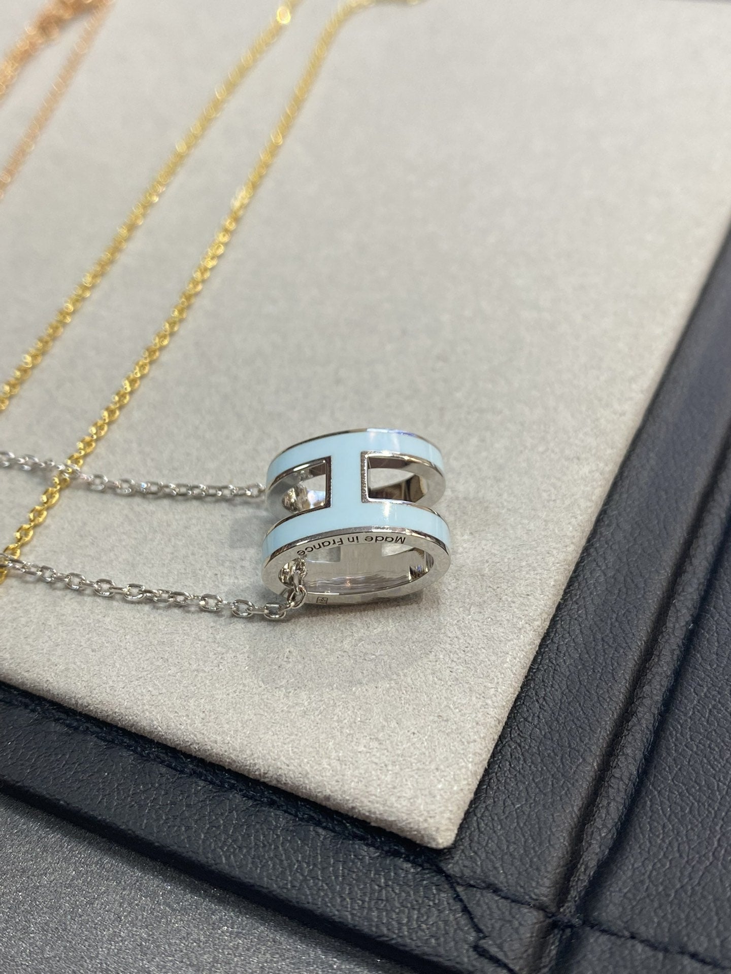 [✨ROSE💎]POP H LIGHT BLUE NECKLACE
