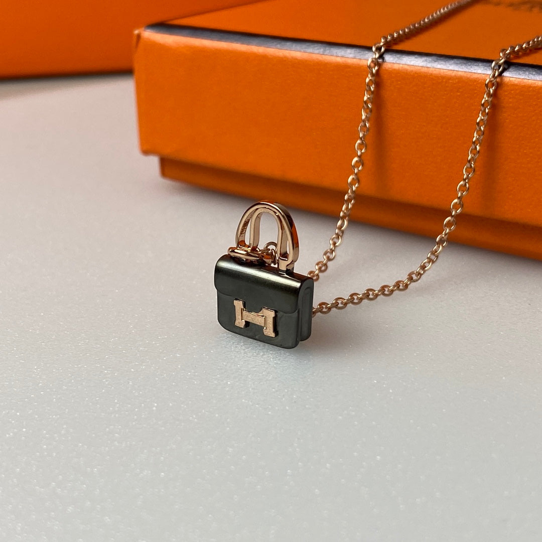 [✨ROSE💎]CONSTANCE BLACK PEDANT PINK GOLD NECKLACE