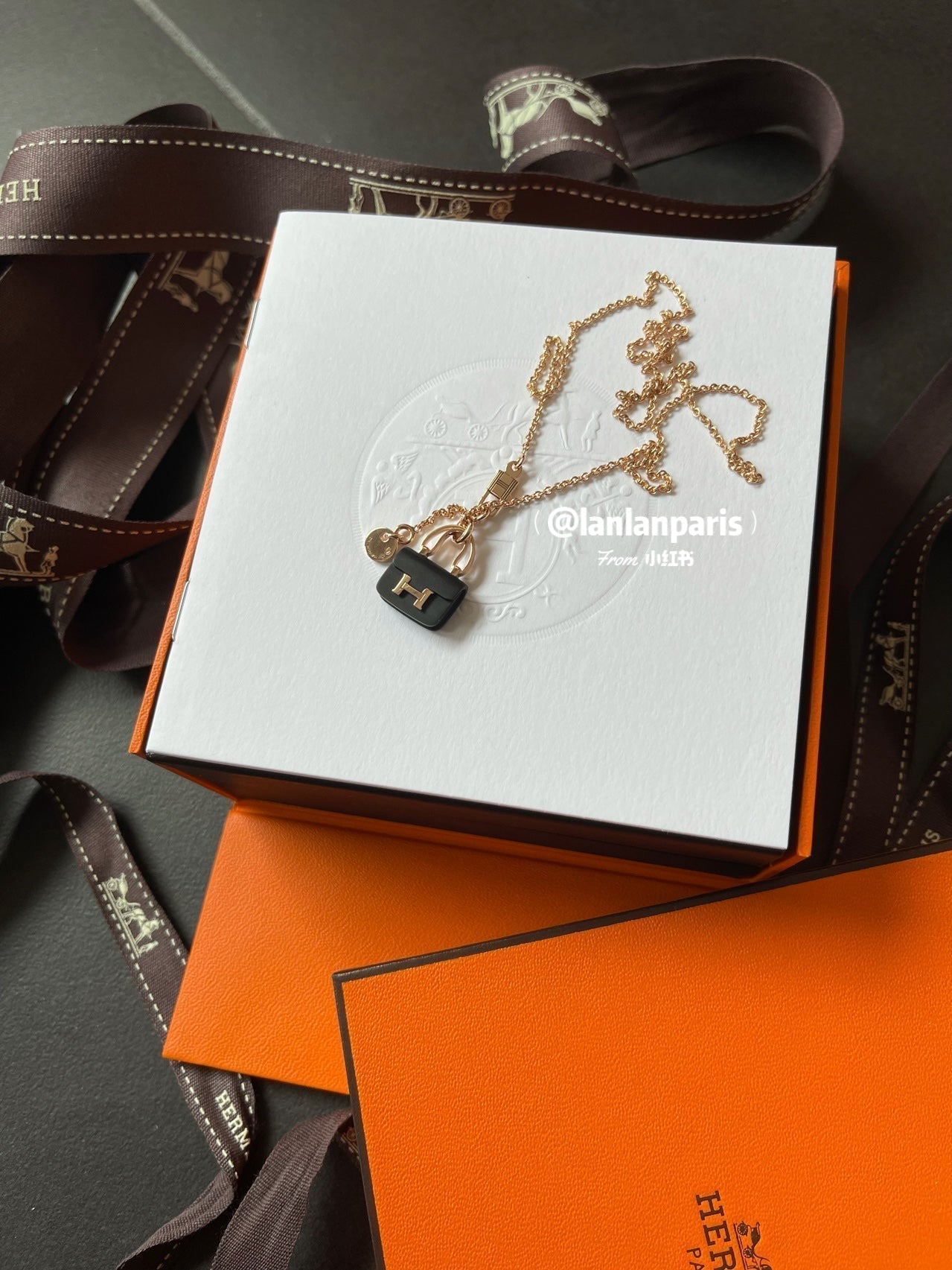 [✨ROSE💎]CONSTANCE BLACK PEDANT PINK GOLD NECKLACE