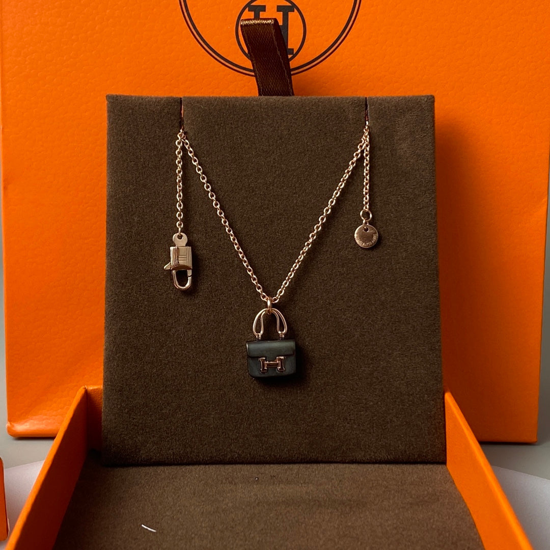 [✨ROSE💎]CONSTANCE BLACK PEDANT PINK GOLD NECKLACE