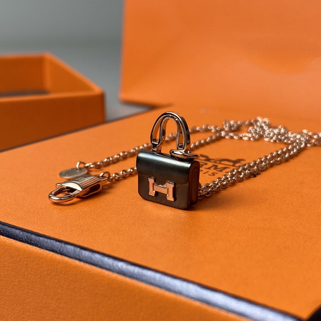 [✨ROSE💎]CONSTANCE BLACK PEDANT PINK GOLD NECKLACE