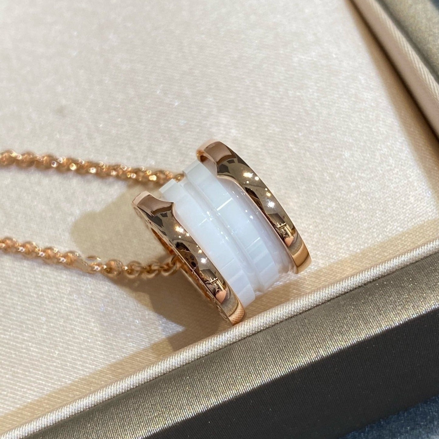 [✨ROSE💎]ZERO 1 WHITE CERAMIC PINK GOLD NECKLACE