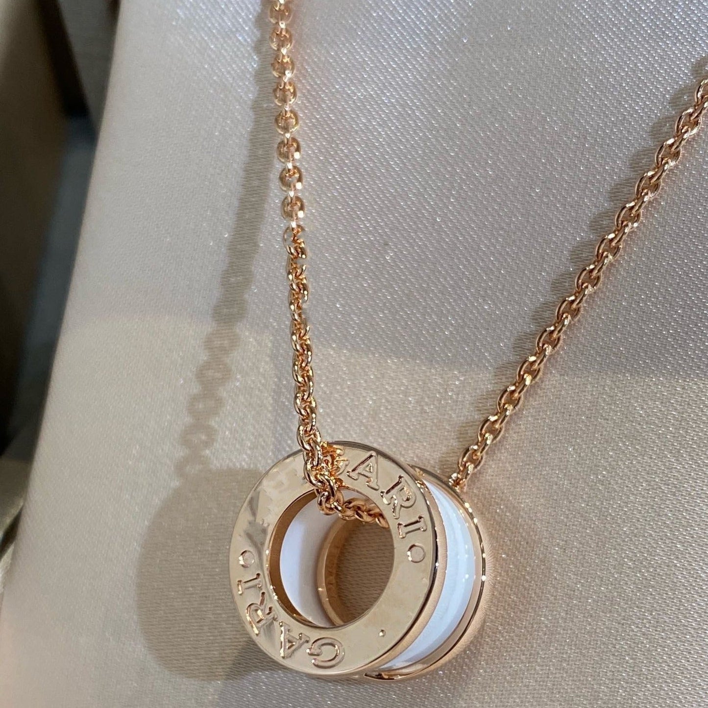 [✨ROSE💎]ZERO 1 WHITE CERAMIC PINK GOLD NECKLACE
