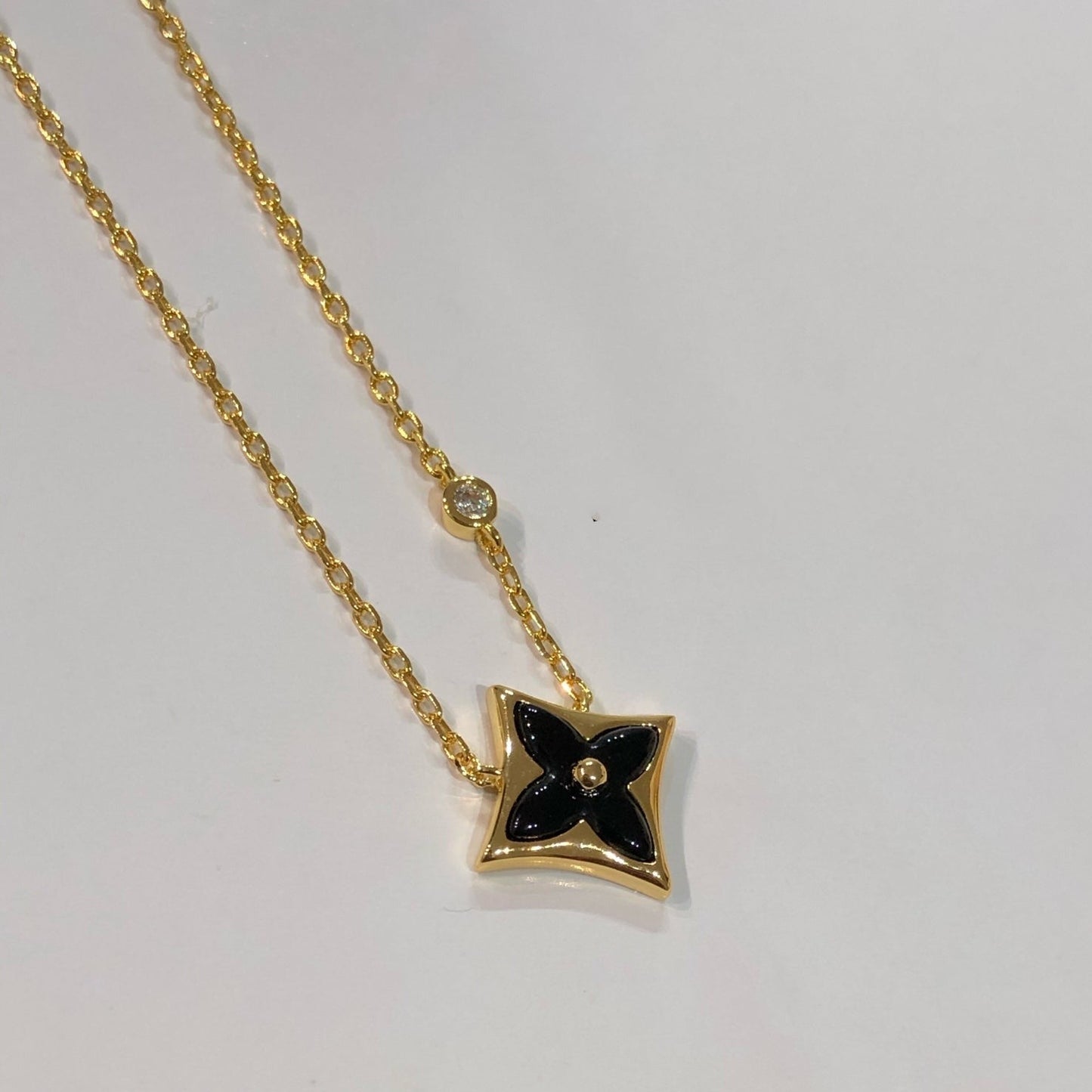 [✨ROSE💎]STAR BLACK MOP NECKLACE