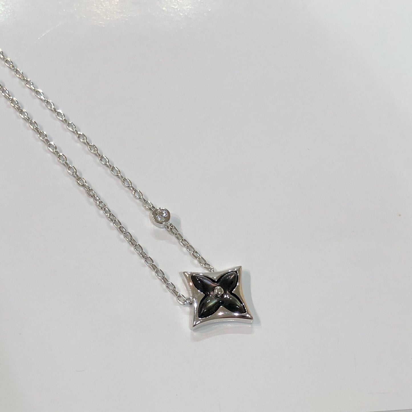 [✨ROSE💎]STAR BLACK MOP NECKLACE