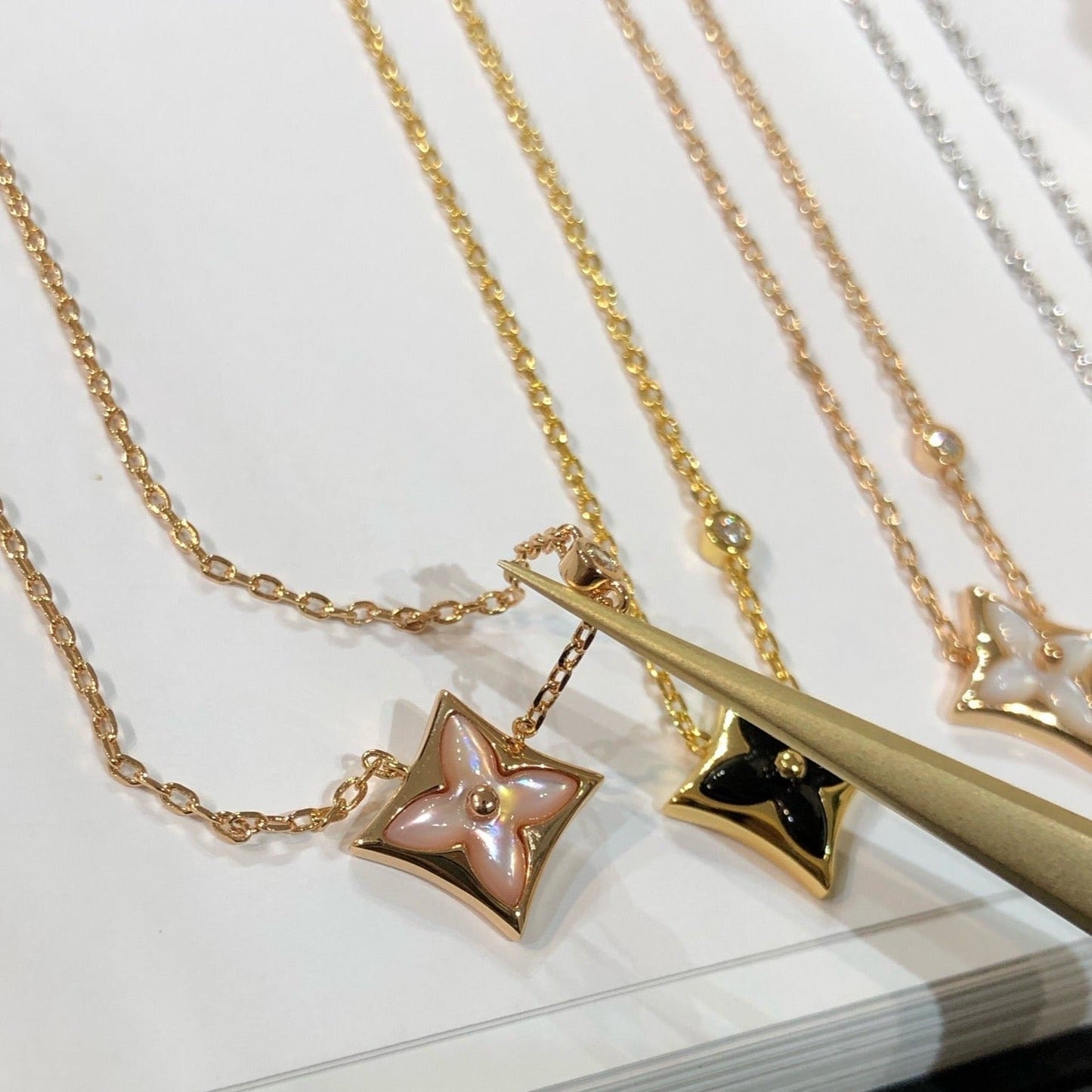 [✨ROSE💎]STAR BLACK MOP NECKLACE