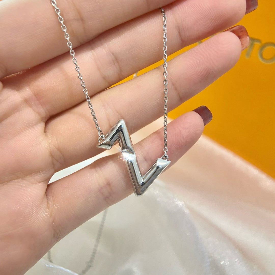 [✨ROSE💎]VOLTE UPSIDE DOWN NECKLACE