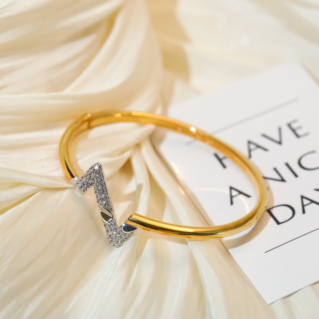 [✨ROSE💎]VOLTE UPSITE DOWN GOLD DIAMOND BRACELET