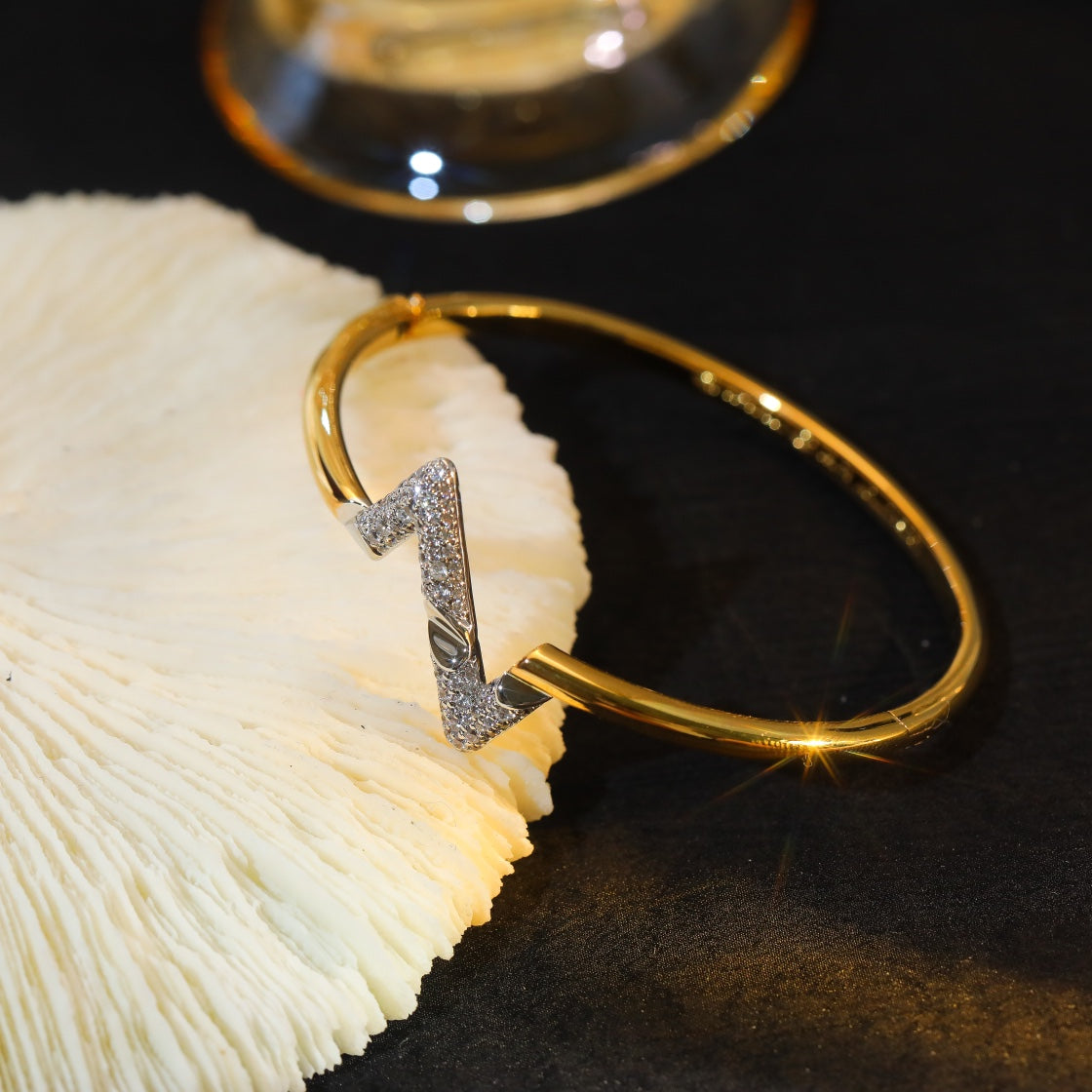 [✨ROSE💎]VOLTE UPSITE DOWN GOLD DIAMOND BRACELET