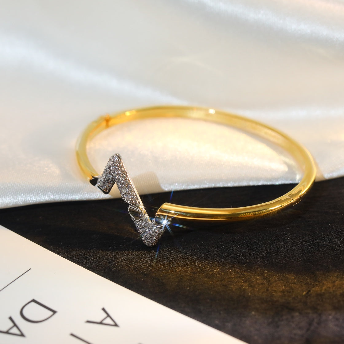 [✨ROSE💎]VOLTE UPSITE DOWN GOLD DIAMOND BRACELET