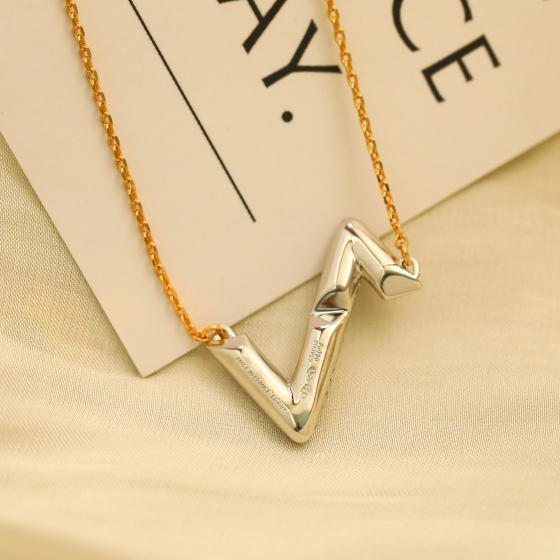 [✨ROSE💎]VOLT SILVER DIAMOND PEDANT NECKLACE
