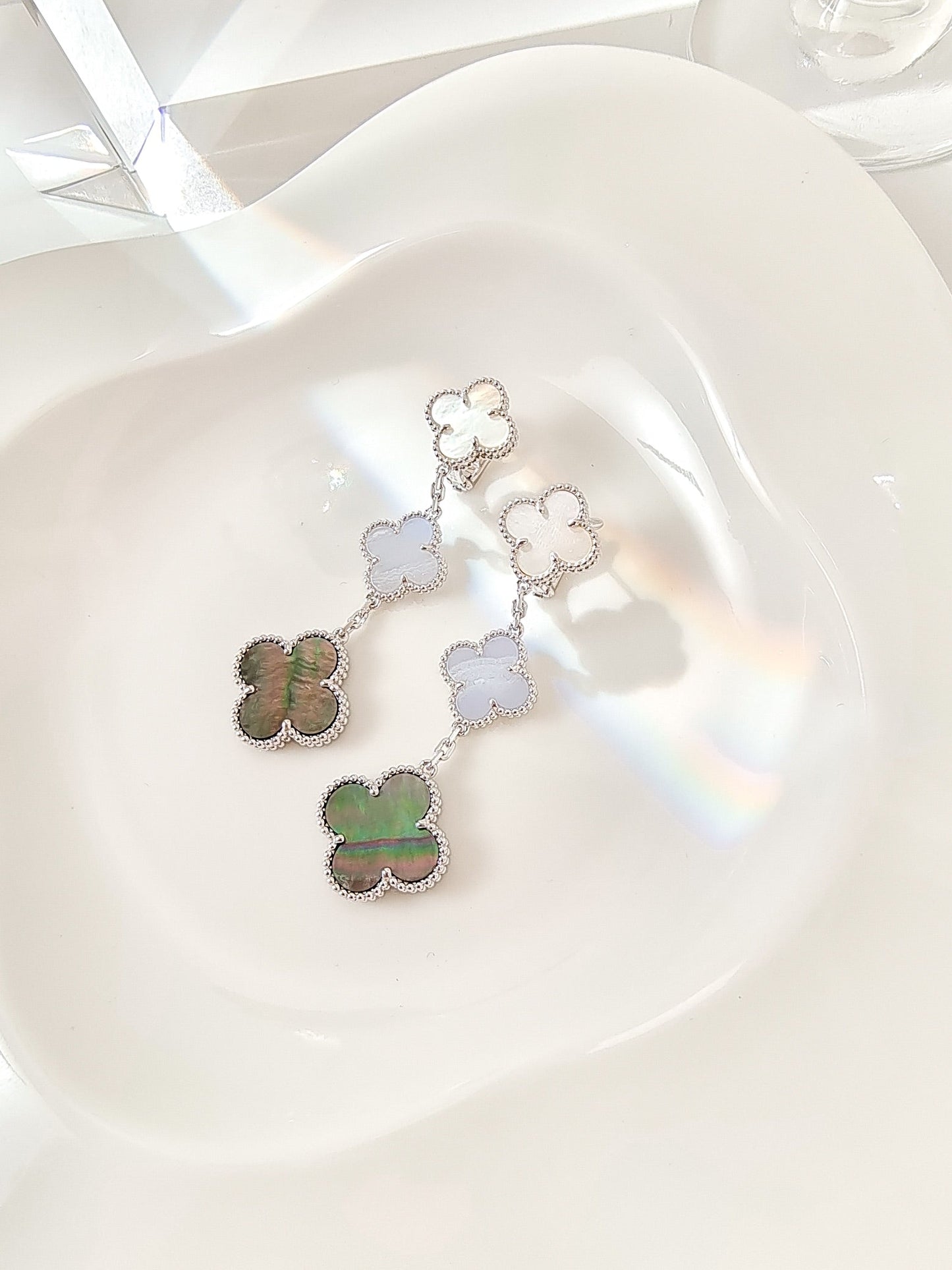[✨ROSE💎]CLOVER 3 MOTIFS CHALCEDONY DARK MOP SILVER EARRINGS