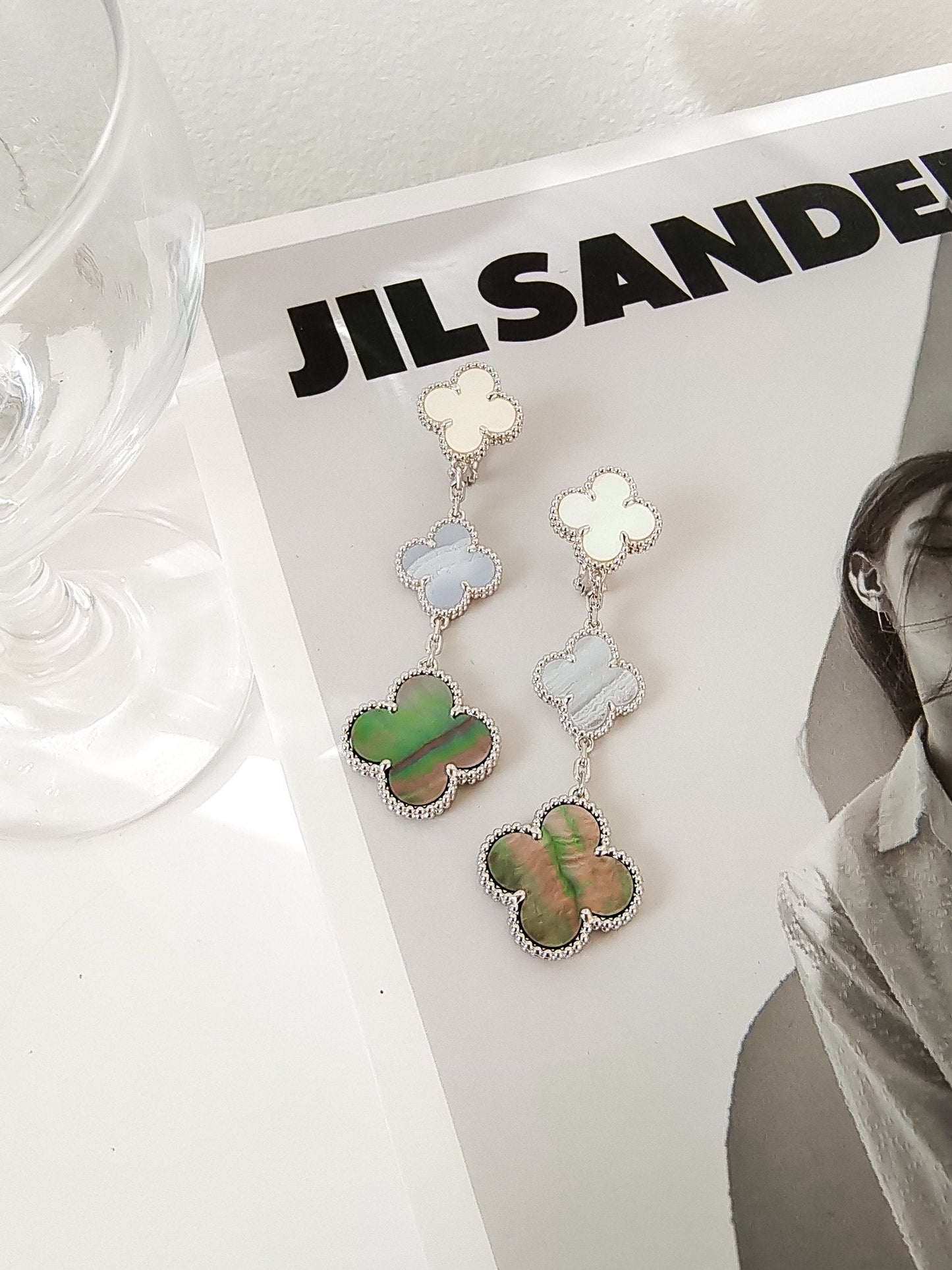 [✨ROSE💎]CLOVER 3 MOTIFS CHALCEDONY DARK MOP SILVER EARRINGS
