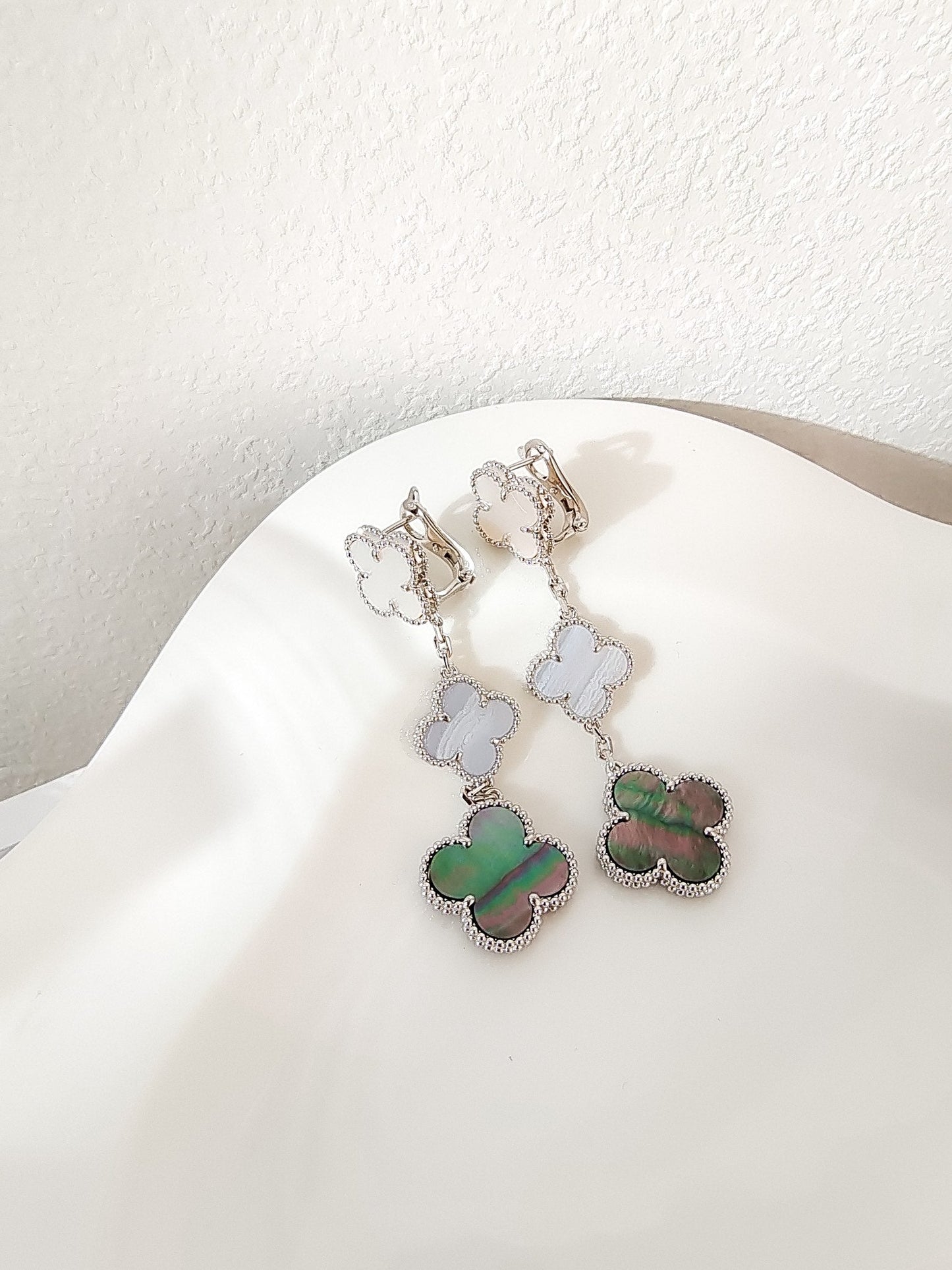 [✨ROSE💎]CLOVER 3 MOTIFS CHALCEDONY DARK MOP SILVER EARRINGS