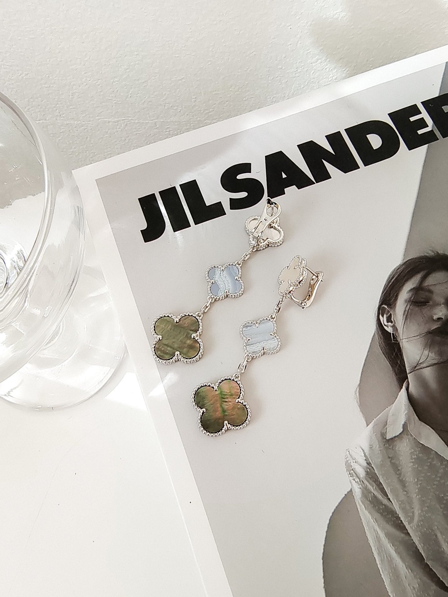 [✨ROSE💎]CLOVER 3 MOTIFS CHALCEDONY DARK MOP SILVER EARRINGS