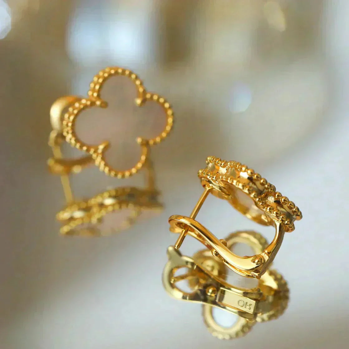 [✨ROSE💎]CLOVER MEDIUM 1 MOTIFS  WHITE MOP STUD EARRINGS