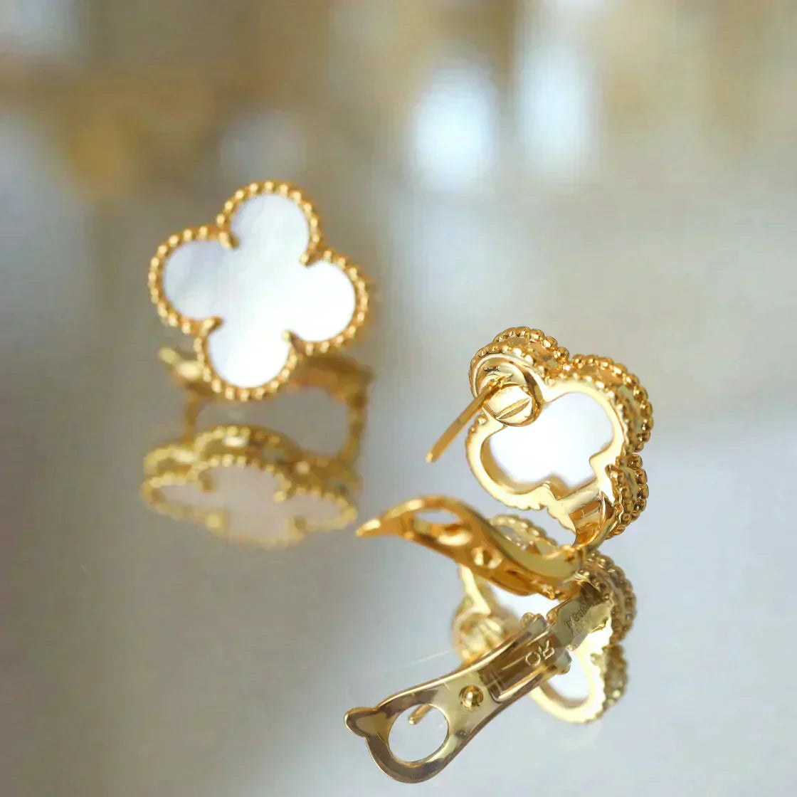 [✨ROSE💎]CLOVER MEDIUM 1 MOTIFS  WHITE MOP STUD EARRINGS