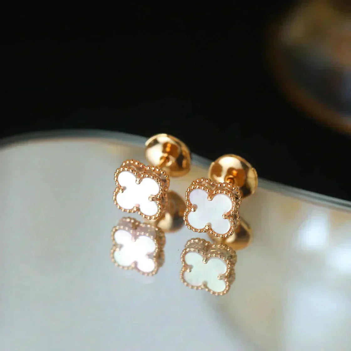 [✨ROSE💎]CLOVER MINI 9.5MM WHITE MOP EARRINGS
