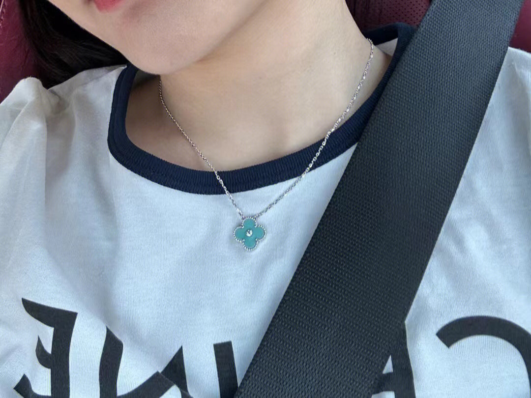 [✨ROSE💎]CLOVER 1 DIAMOND LIGHT BLUE SILVER NECKLACE