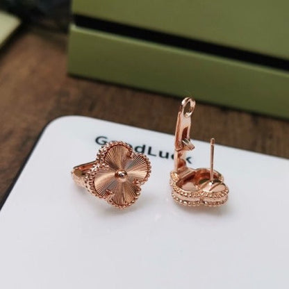 [✨ROSE💎]CLOVER MEDIUM STUD EARRINGS