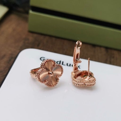 [✨ROSE💎]CLOVER MEDIUM STUD EARRINGS