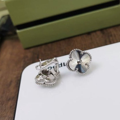 [✨ROSE💎]CLOVER MEDIUM STUD EARRINGS