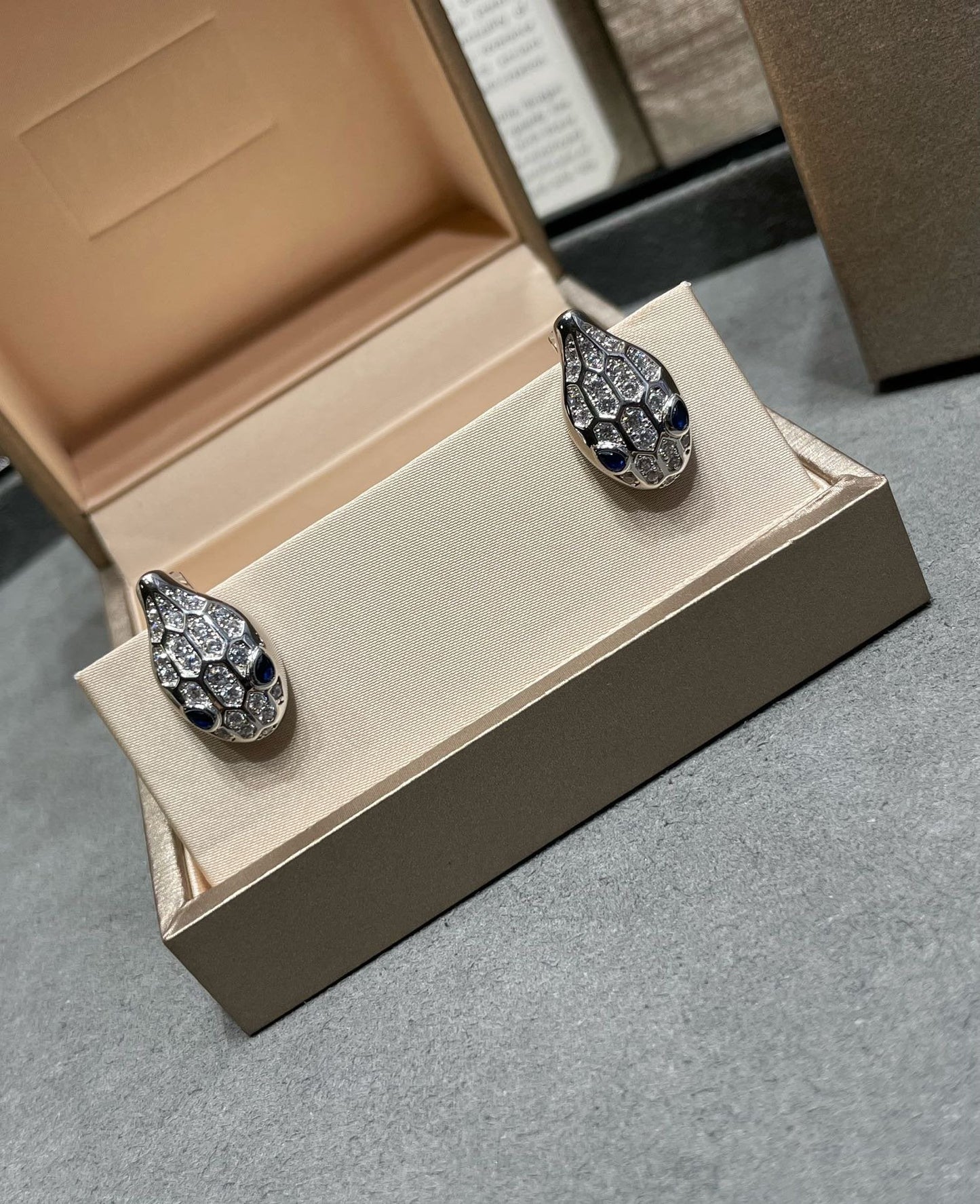[✨ROSE💎]SERPENT DIAMOND STUD EARRINGS