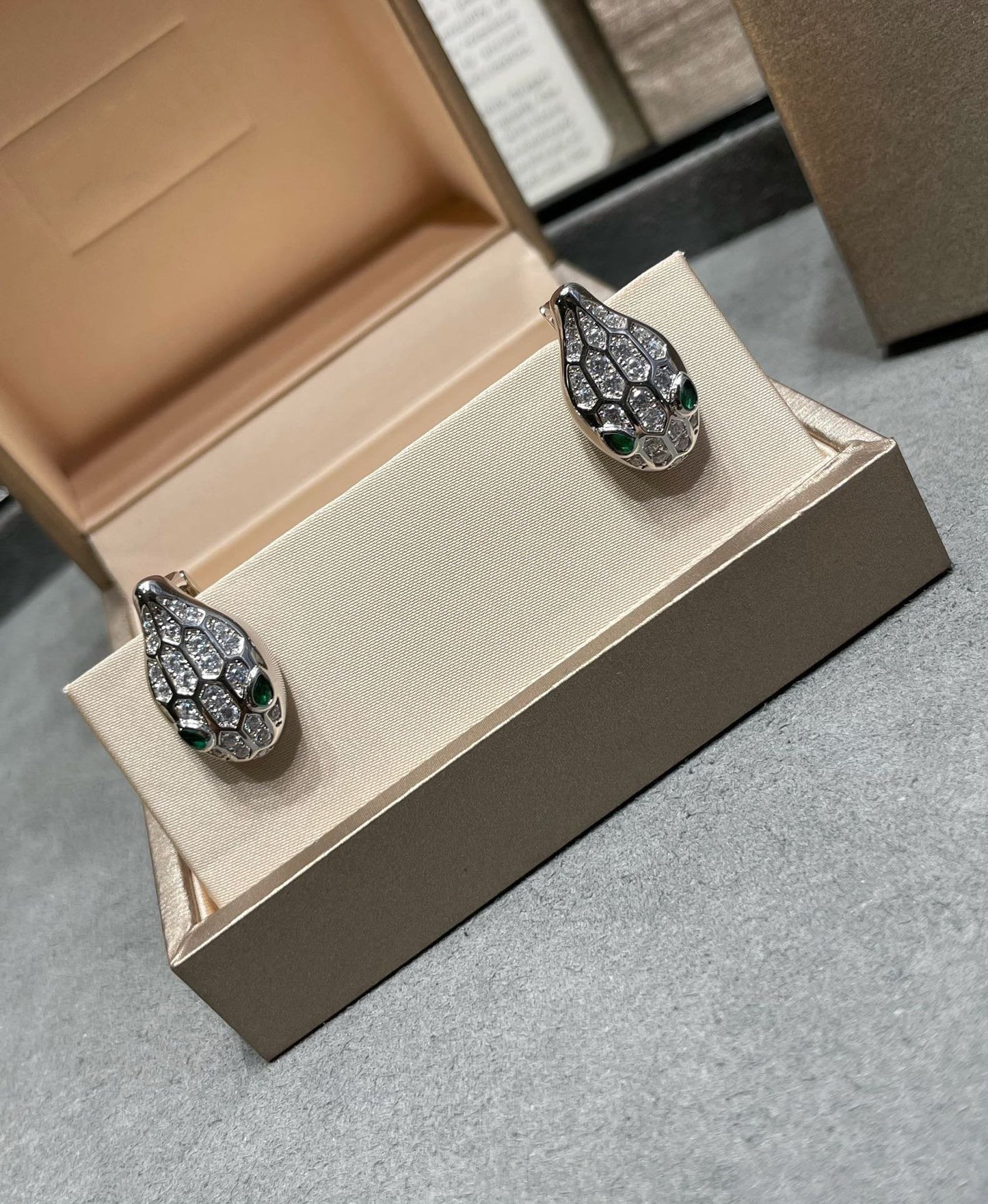 [✨ROSE💎]SERPENT DIAMOND STUD EARRINGS