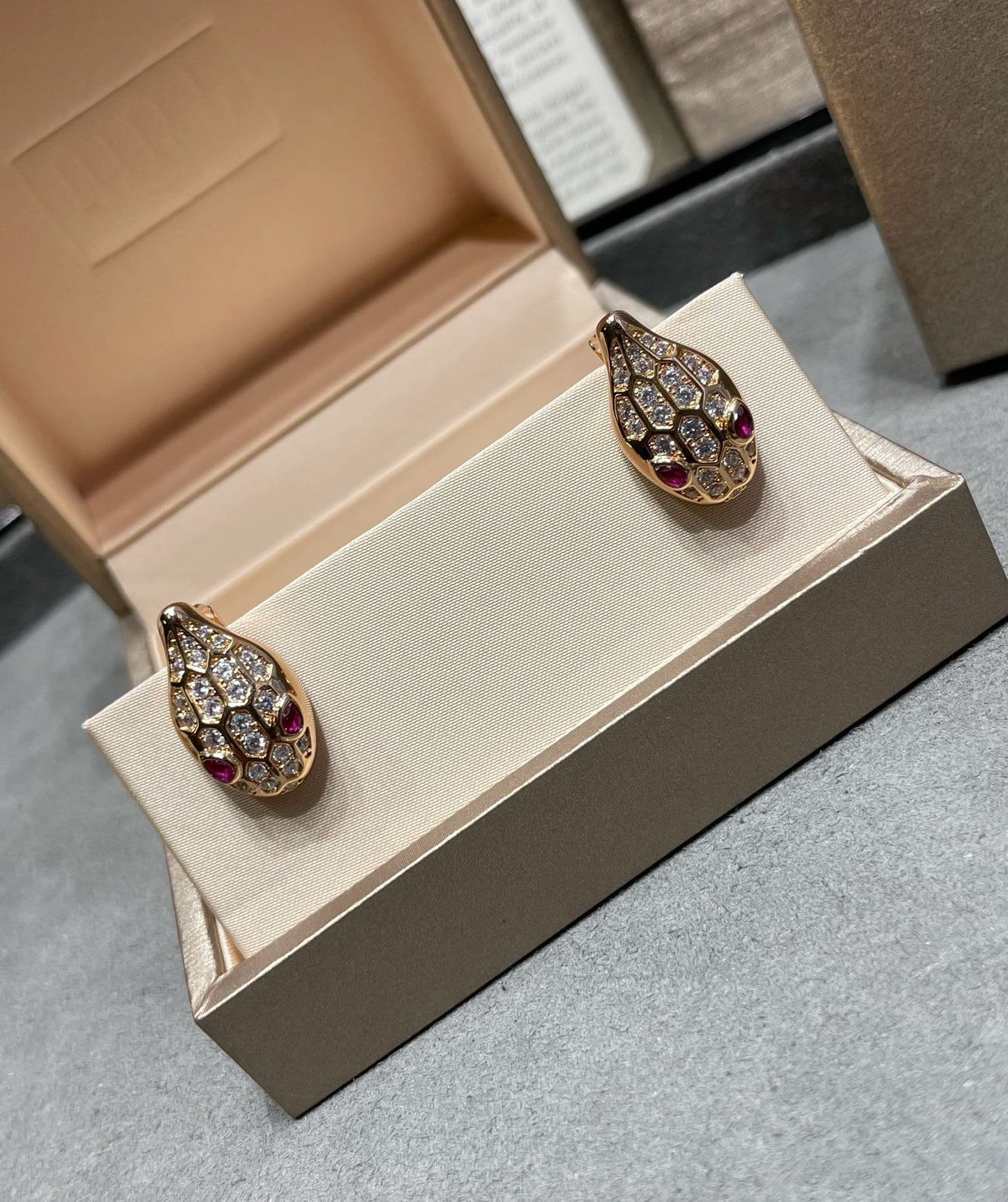[✨ROSE💎]SERPENT DIAMOND STUD EARRINGS