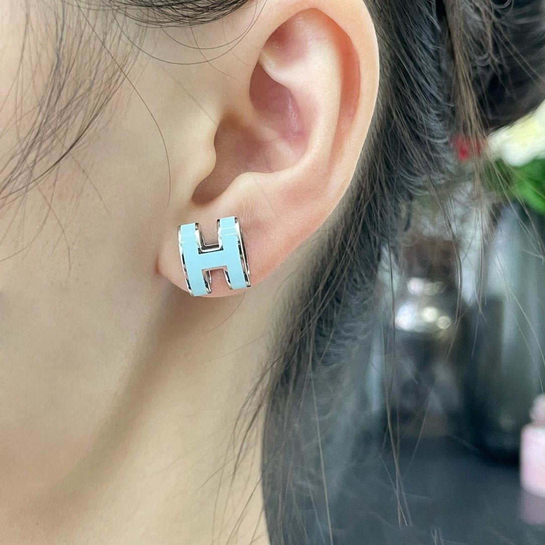 [✨ROSE💎]POP H SKY BLUE STUD EARRINGS