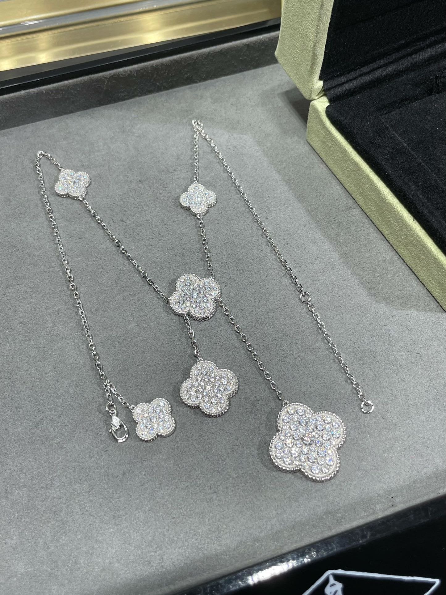 [✨ROSE💎]CLOVER 6 MOTIF DIAMOND PAVED NECKLACE