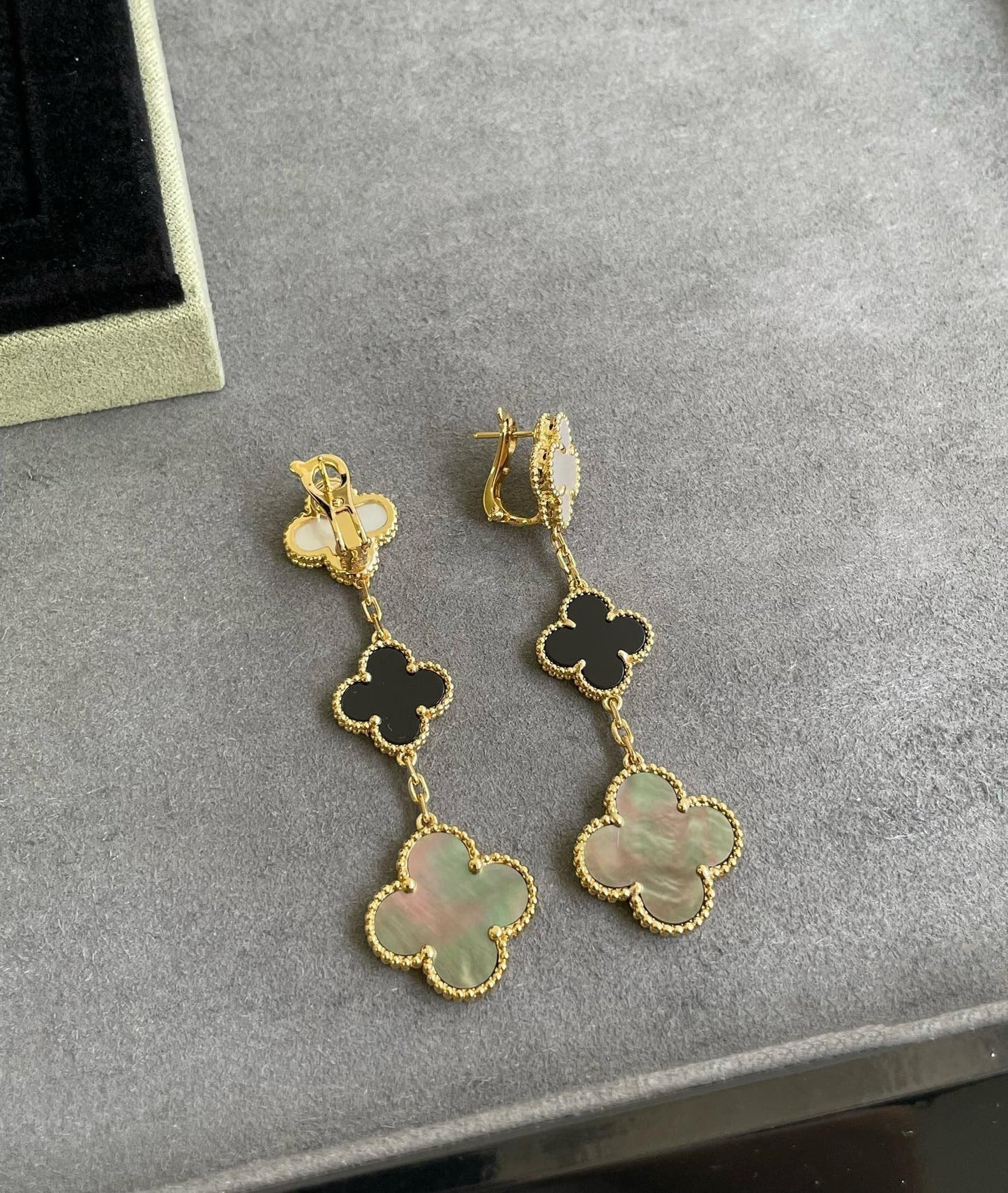 [✨ROSE💎]CLOVER 3 MOTIF MOP ONYX DARK MOP PINK GOLD EARRINGS