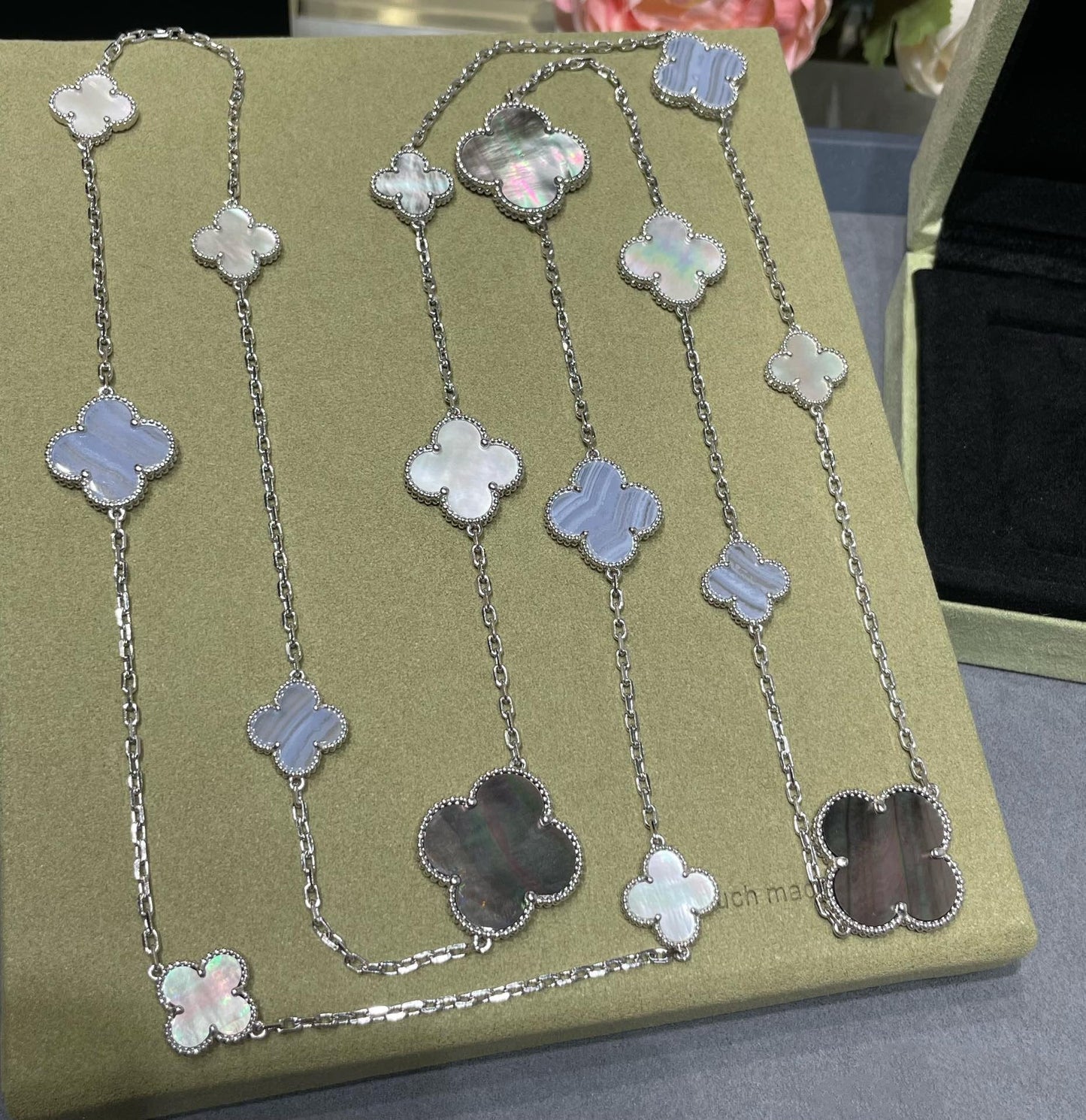[✨ROSE💎]CLOVER 16 MOTIF CHALCEDONY MOP SILVER NECKLACE